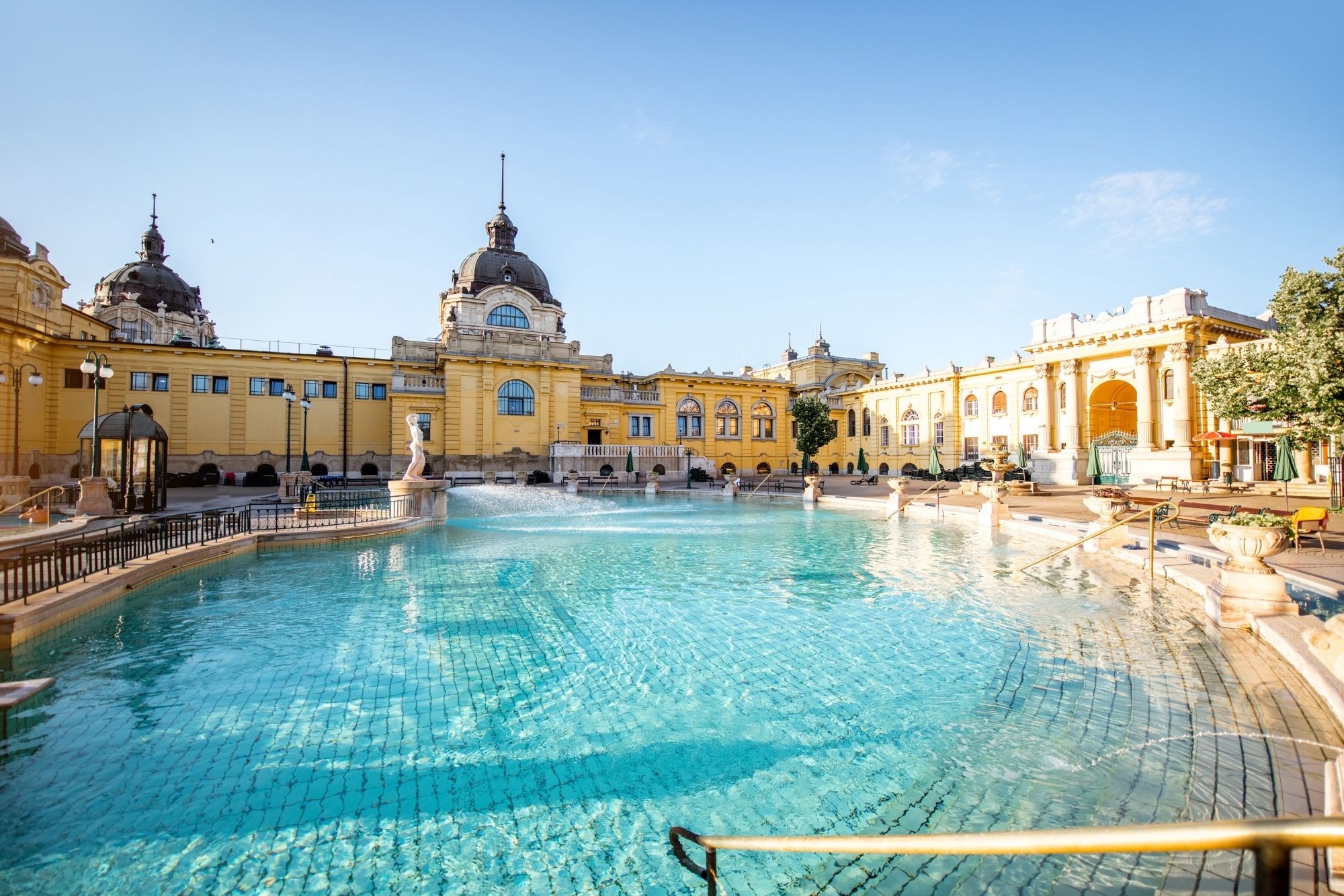 Budapest: entrada rápida a los baños termales Széchenyi con taquilla