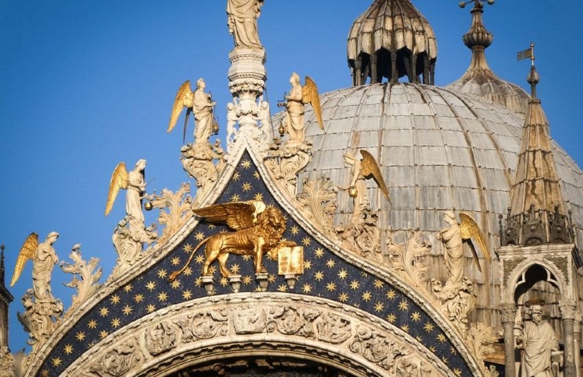 St. Mark’s Golden Basilica, Doge’s Palace & Bridge of Sighs Tour - Photo 4