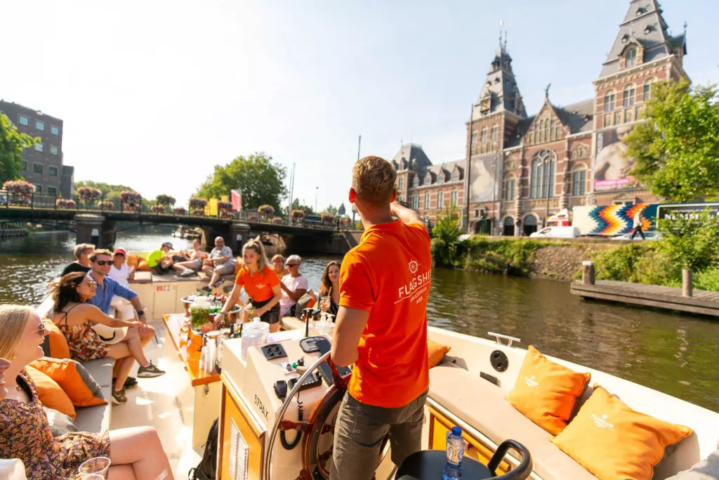 Amsterdam walking tour and canal cruise with unlimited drinks and cheese tasting – Image 4 | WeShare
