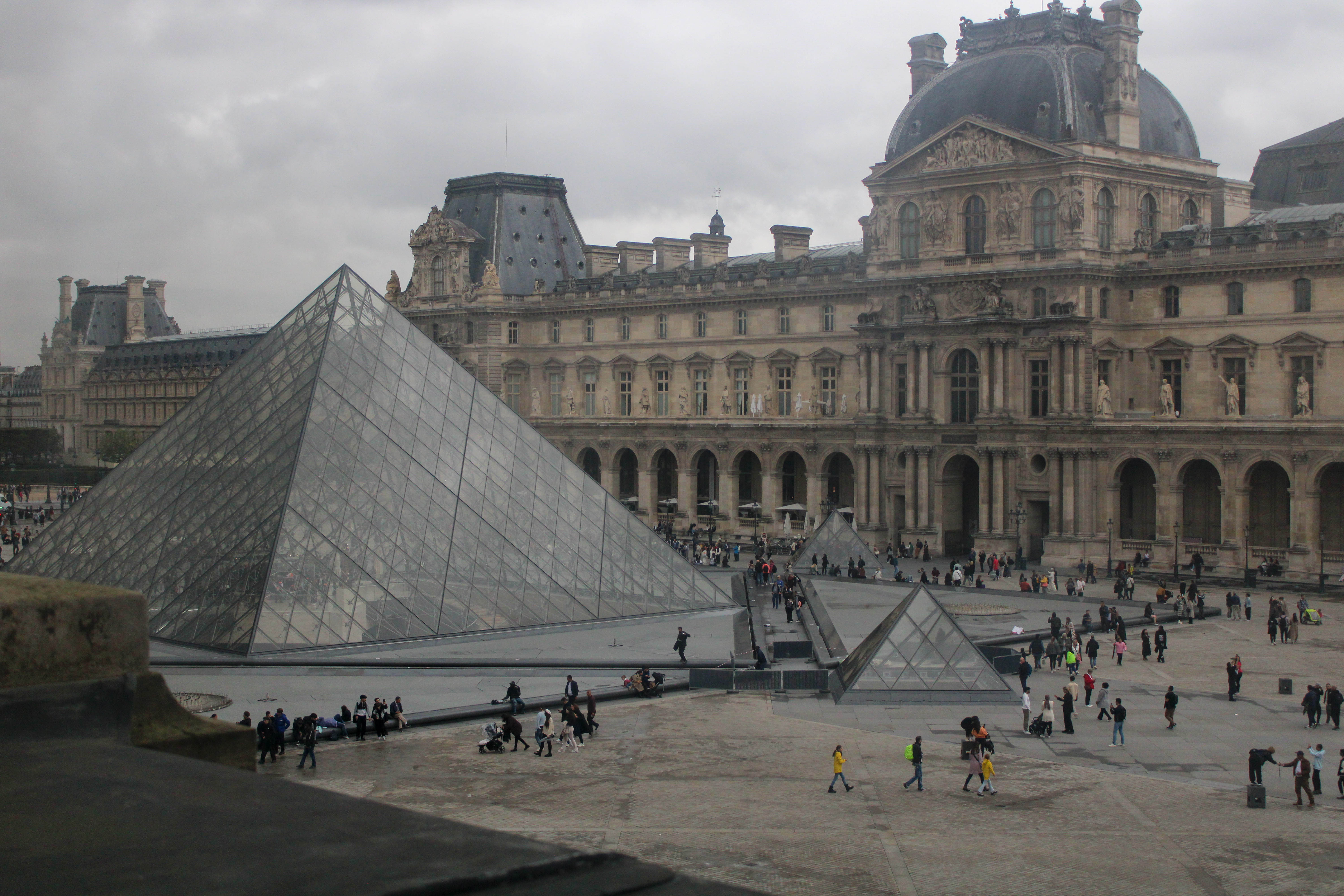 Murders and Mysteries of the Louvre - Photo 6
