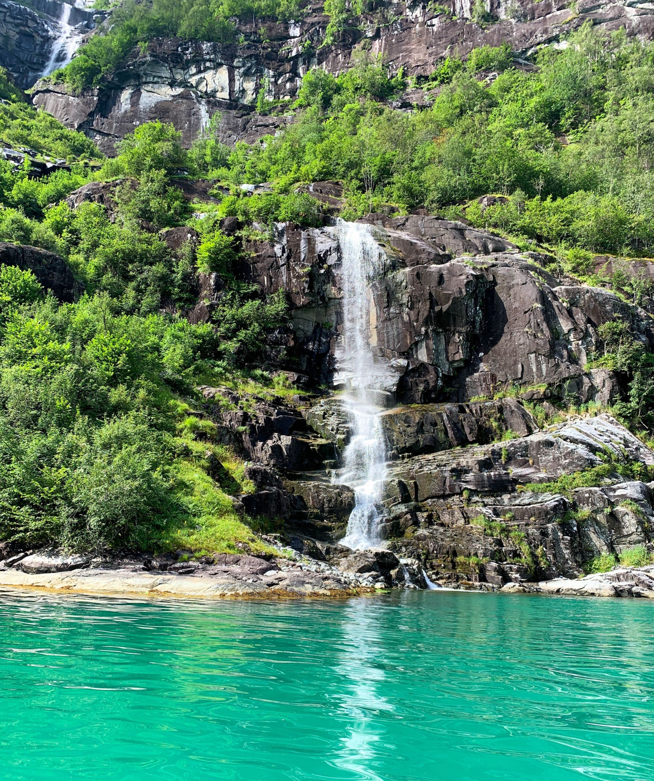 Fyksesund con crucero en yate privado por una cascada desde Norheimsund, refrigerios incluidos