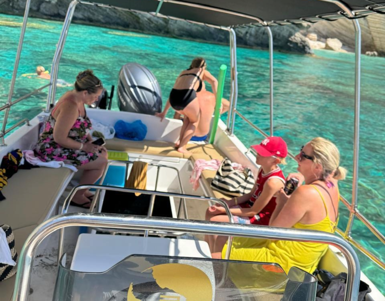 Tour en barco para grupos pequeños por la costa oeste de Zakynthos con playa del naufragio de Navagio, Mizithres y avistamiento de tortugas - Foto 5