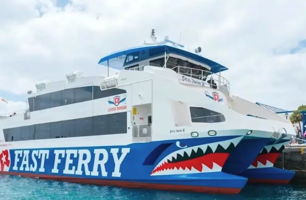 Visita Lanzarote. Ferry de Ida y Vuelta desde Corralejo