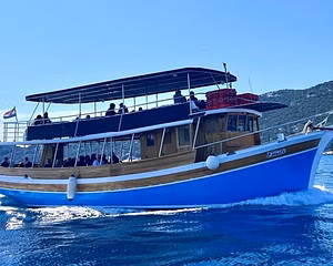 Three Islands Boat Tour with Lunch & Drinks Included - Fish picnic - Photo 7