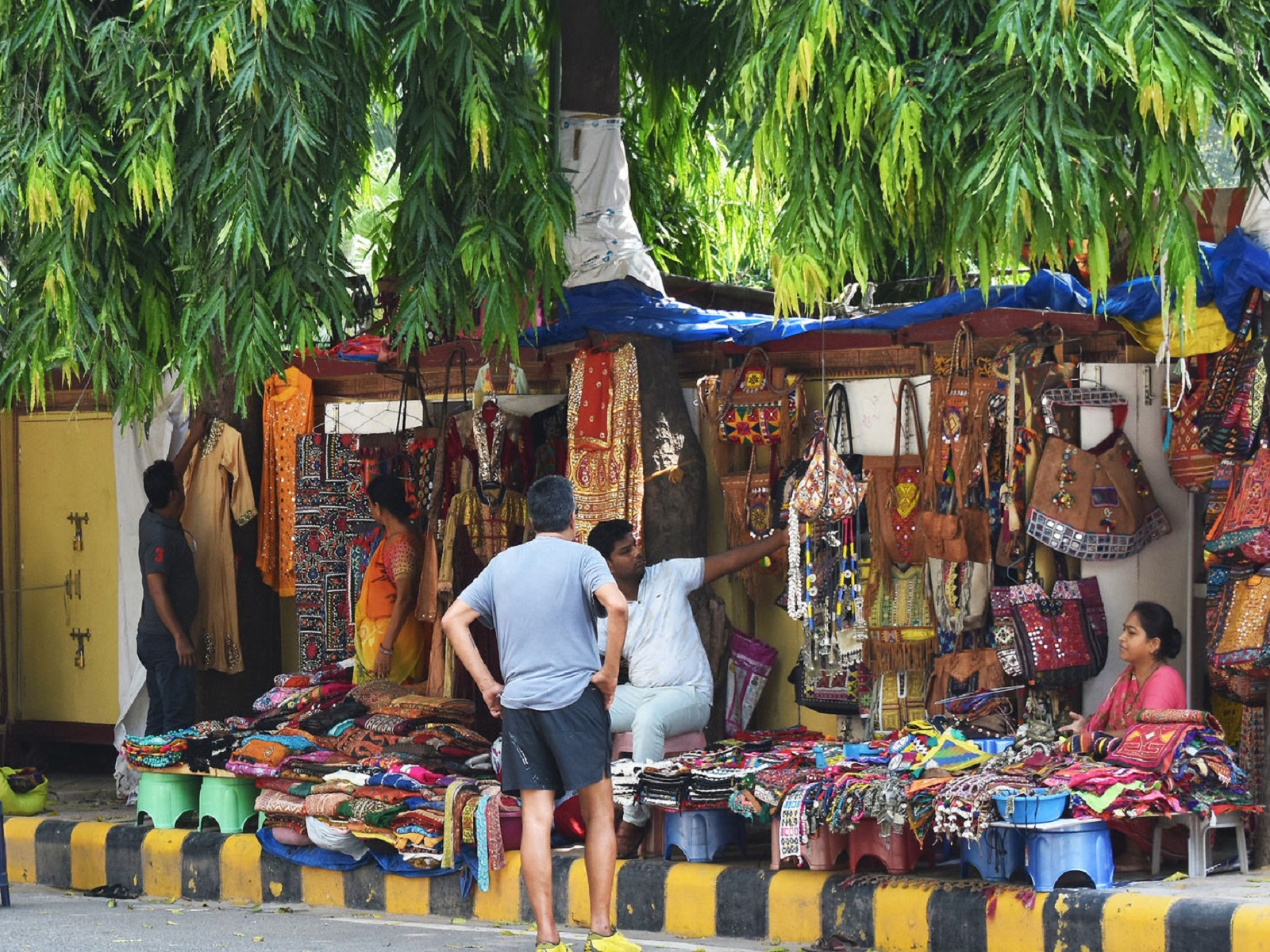 Bustling Markets of Delhi (Guided Half Day Shopping Tour) - Photo 7