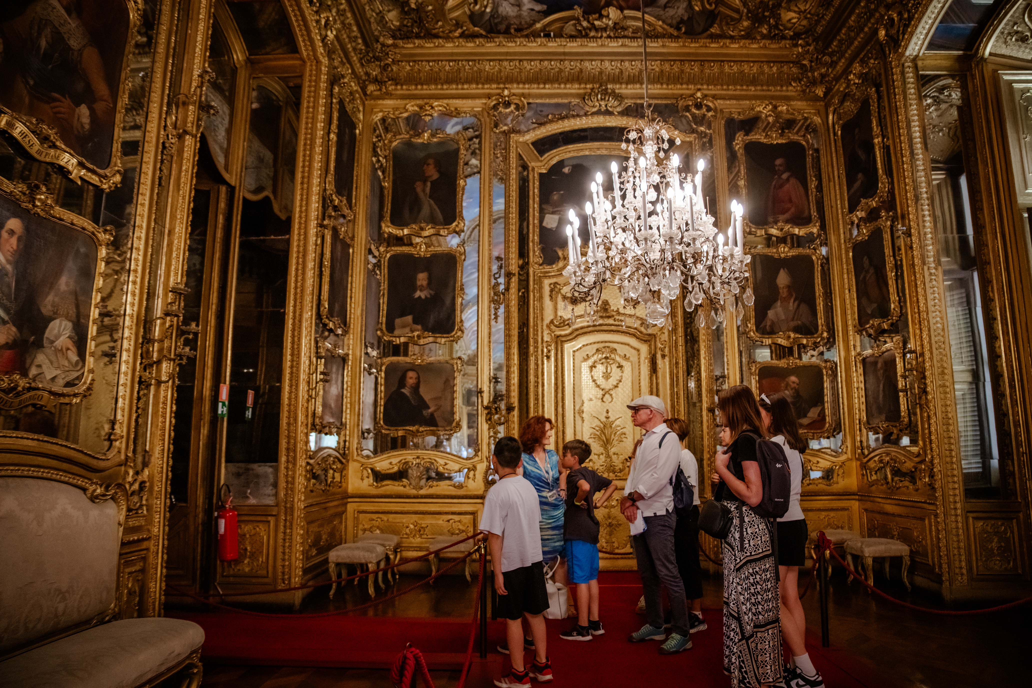 Royal Palace Guided Tour - Photo 11
