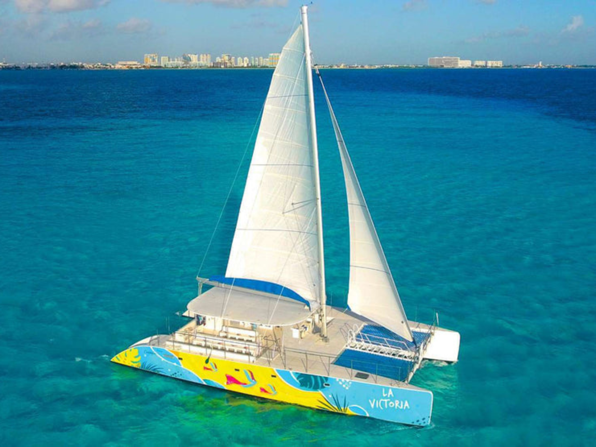 Catamarán a Isla Mujeres: snorkel, comida y transporte incluidos