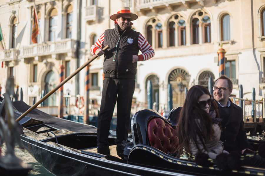 FALLING IN LOVE IN VENICE (PRIVATE GONDOLA RIDE & ROMANTIC MEAL). - Photo 4