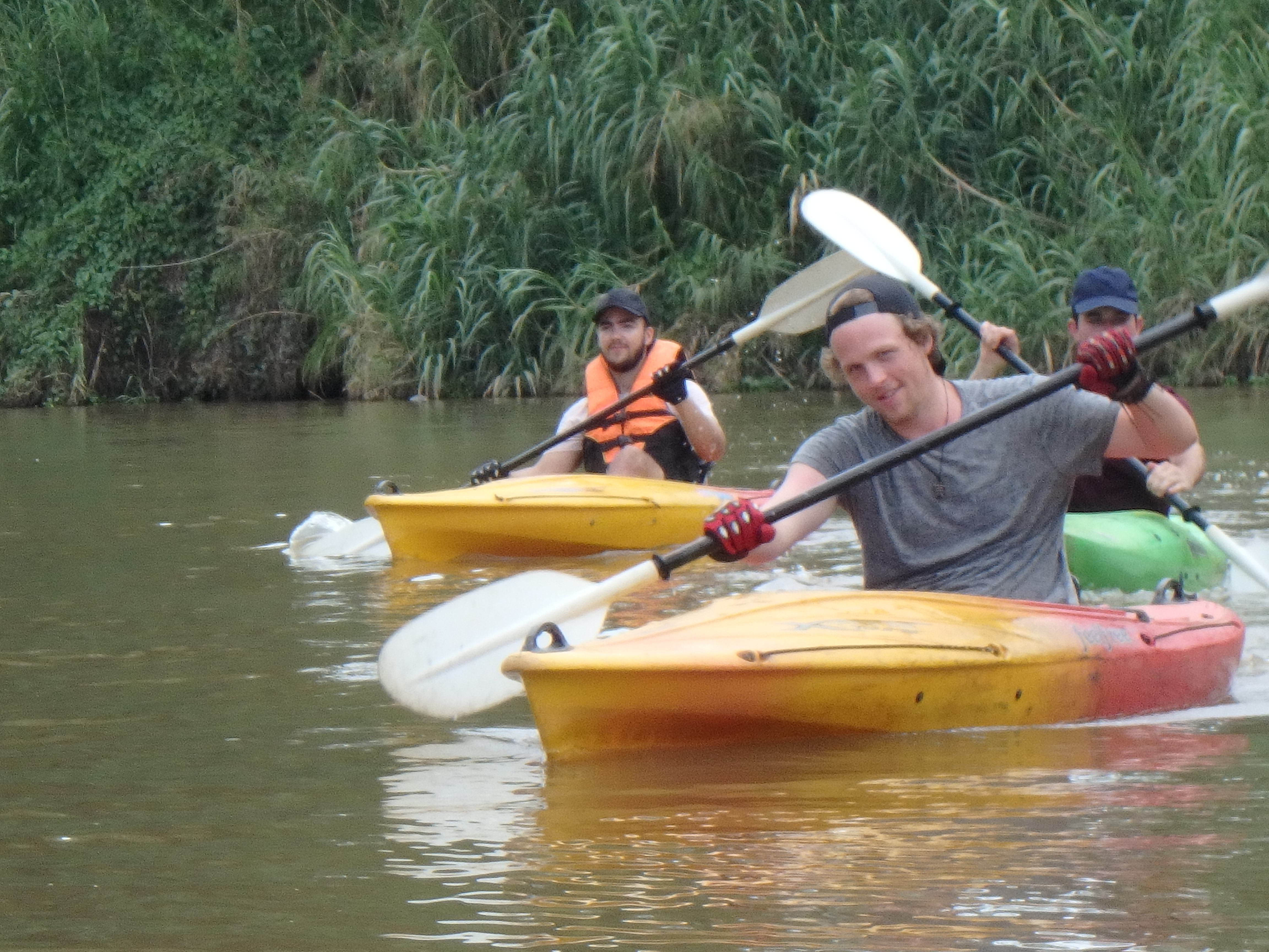 "KAYAK G" Carrera en kayak de 3 horas por el río Chiang Mai