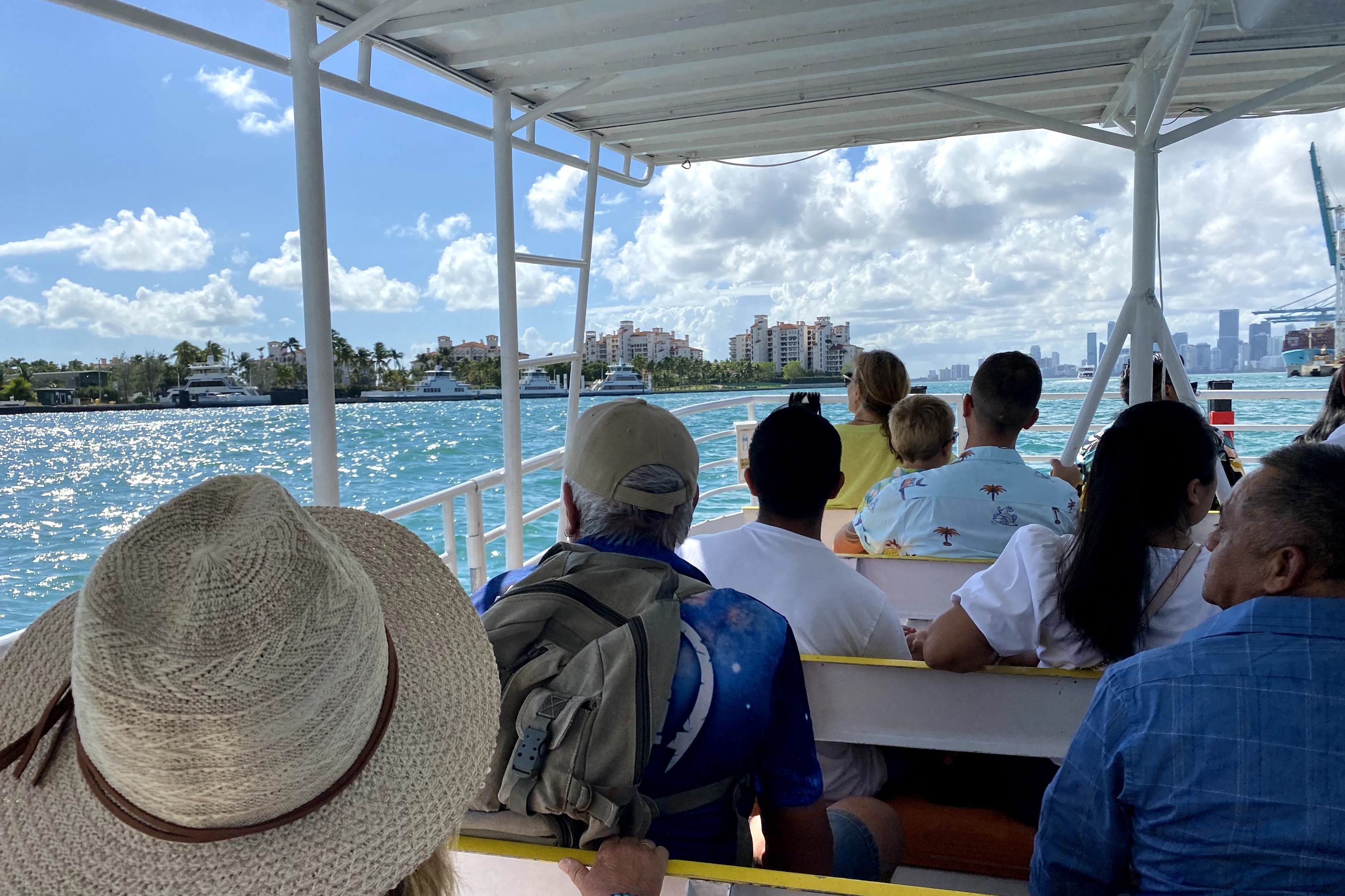 South Beach: Cruise of Millionaire’s Homes & Miami Skyline 
