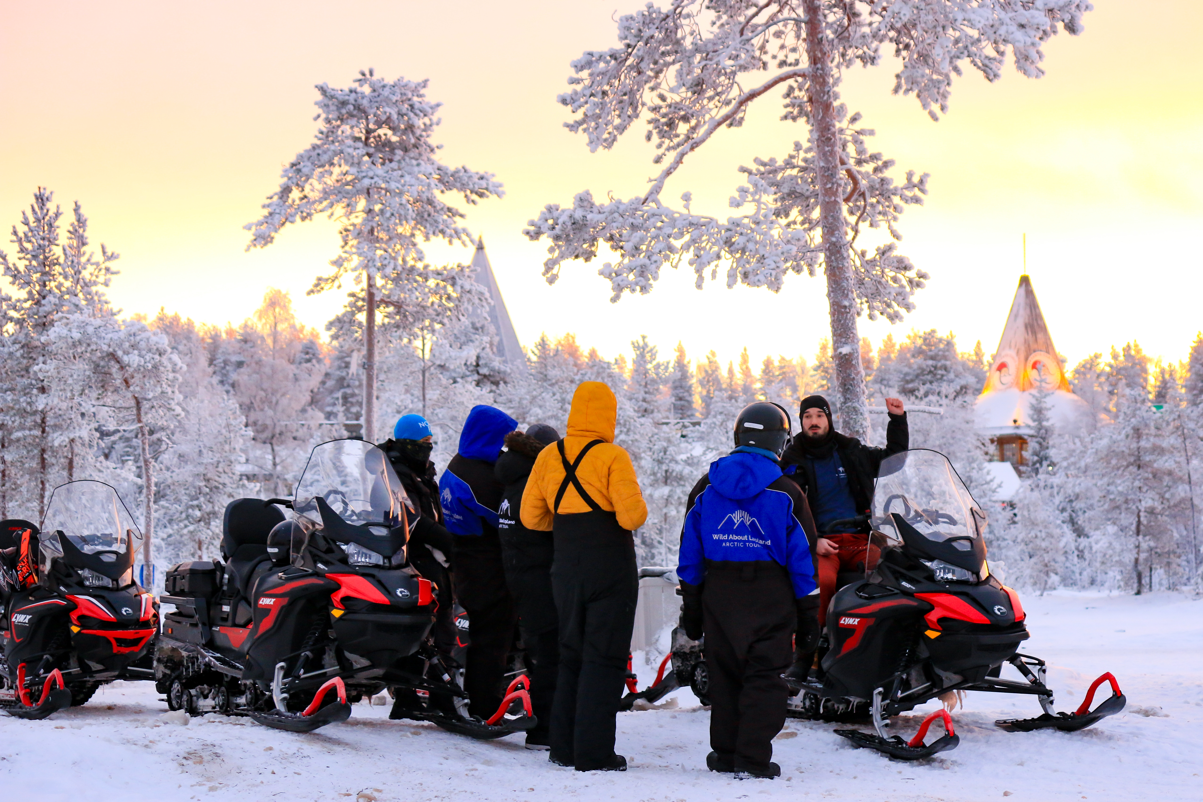 1-Hour Snowmobile Safari Adventure – Image 3 | WeShare