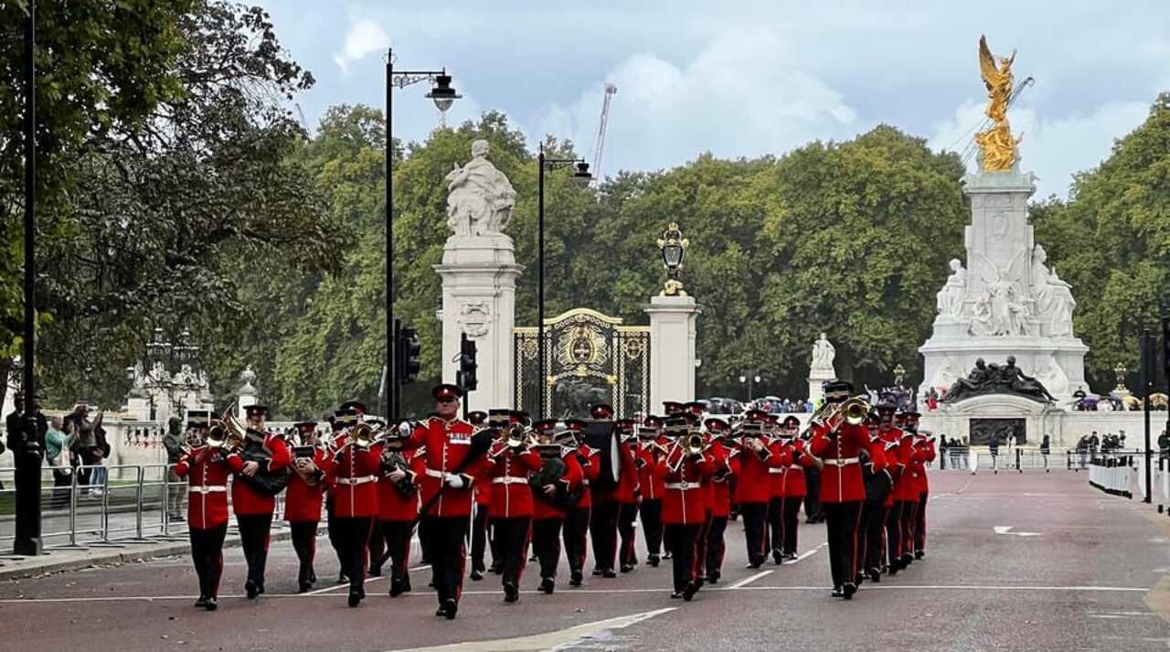 Londra: Nöbet Değişimi ve Kraliyet Sarayları Grup Yürüyüş Turu