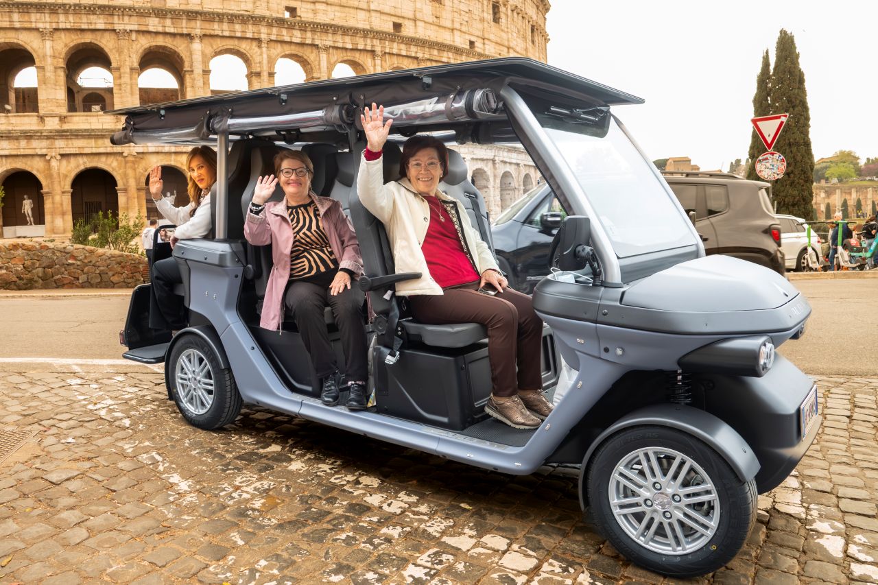 Overall Rome: Explore the Eternal City on a 3H Guided Golf Cart Tour (10AM) – photo 1