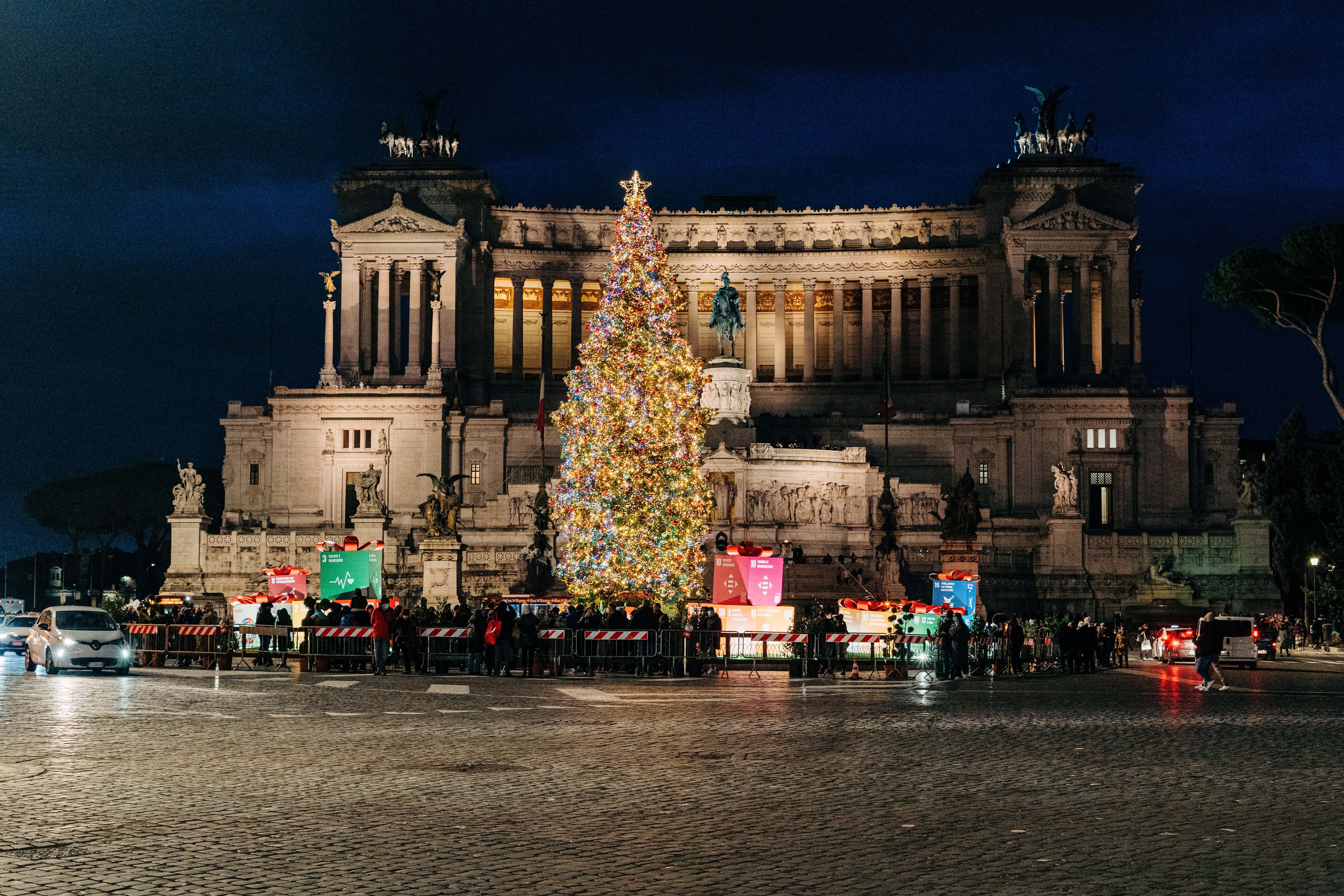 Rome Holiday Family Experience: Christmas Markets & Nativity Scenes – photo 6
