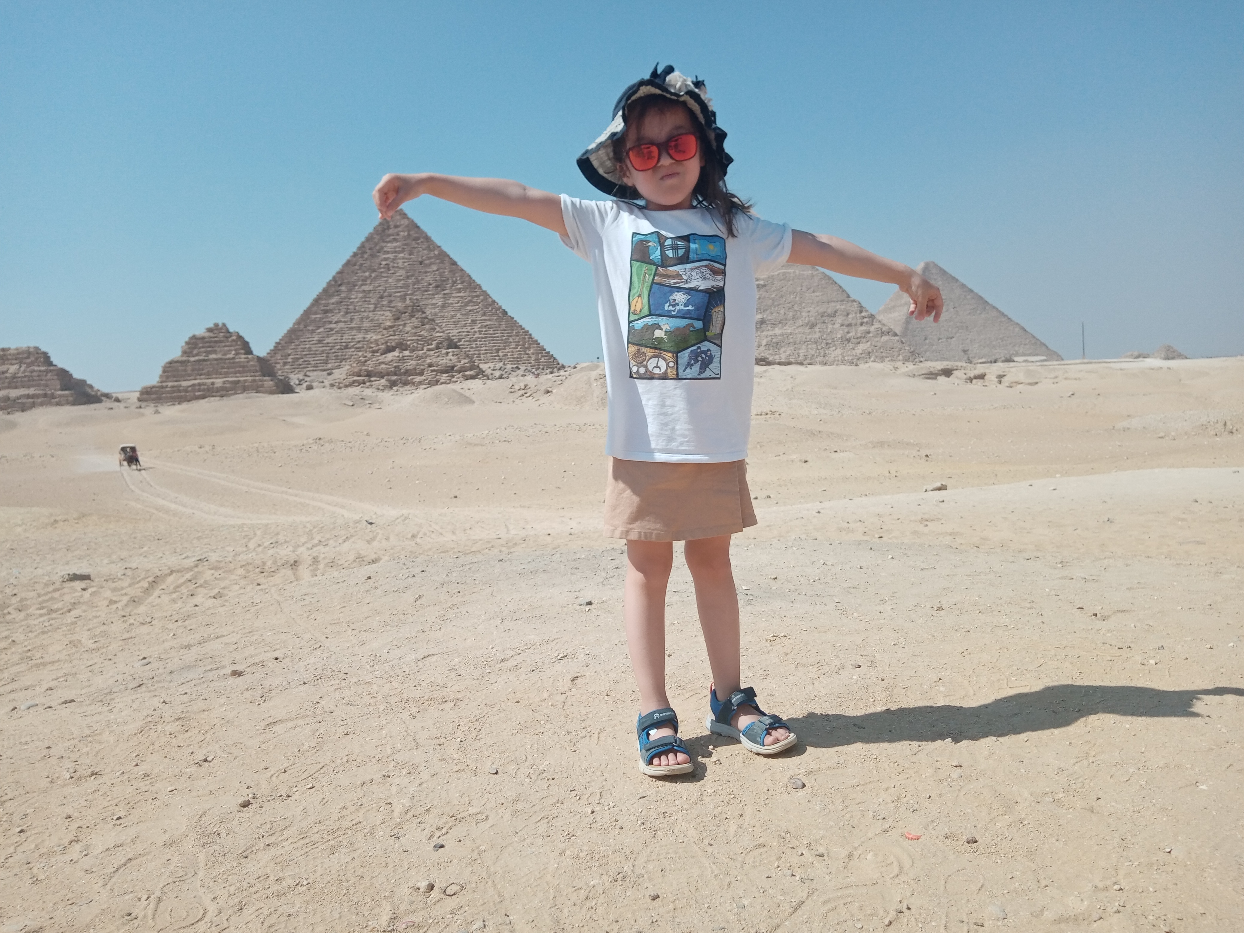 El Cairo Imperial desde Hurghada – Pirámides de Guiza, Esfinge y crucero por el Nilo
