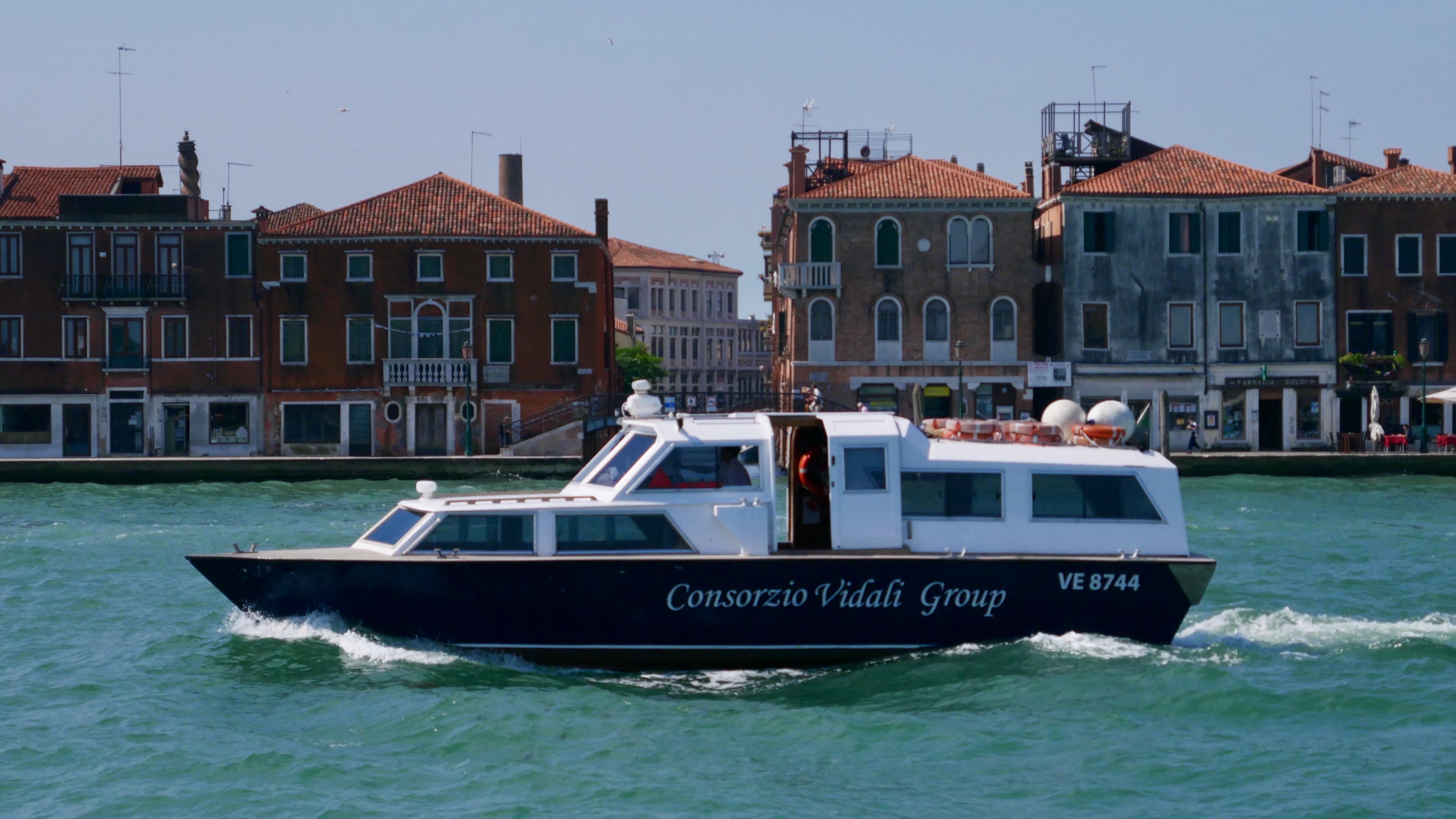 Private speedboat transfer from Marco Polo Airport to Venice - Photo 2