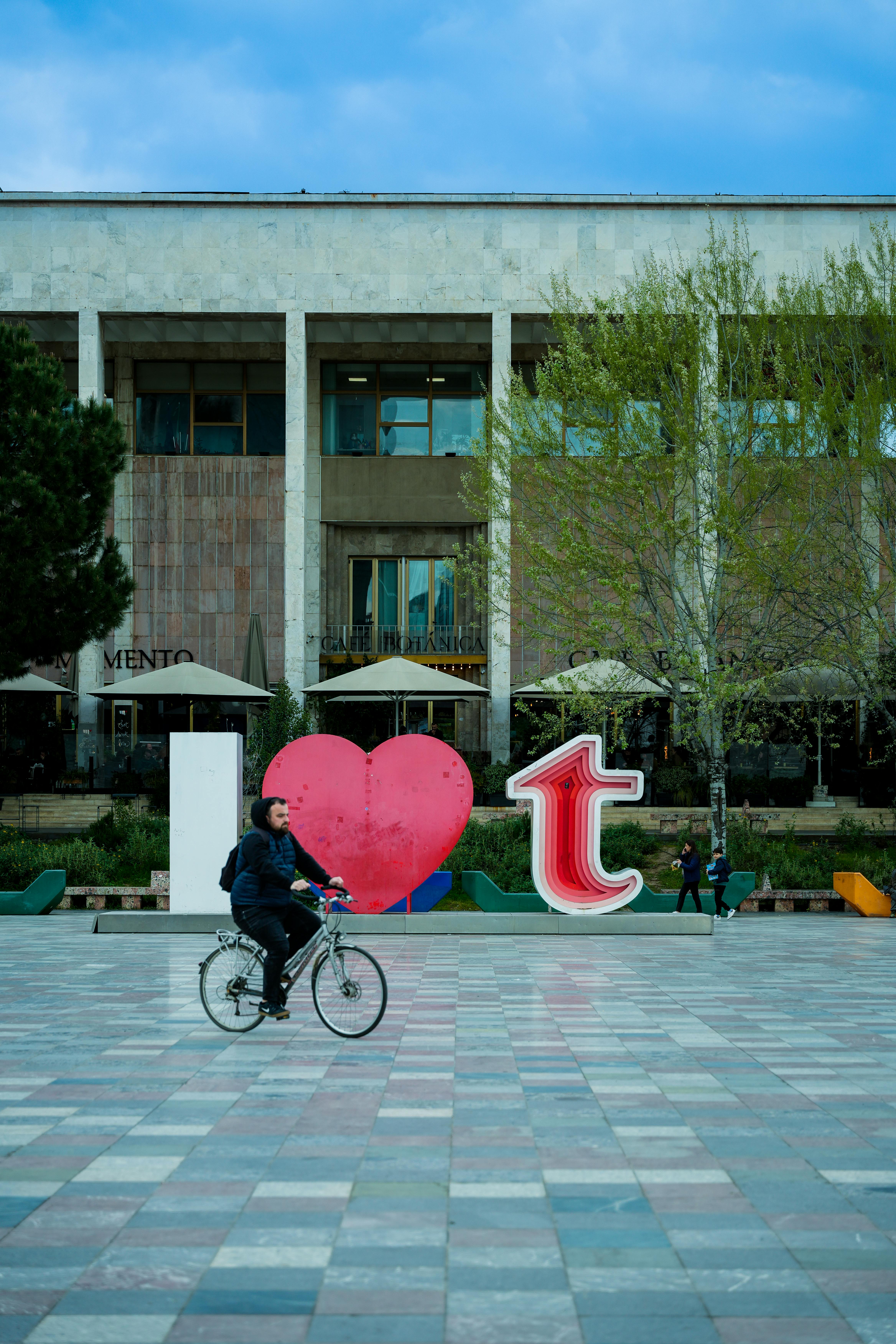 Tirana: exclusive walking tour of the Capital -Small Group - Photo 2