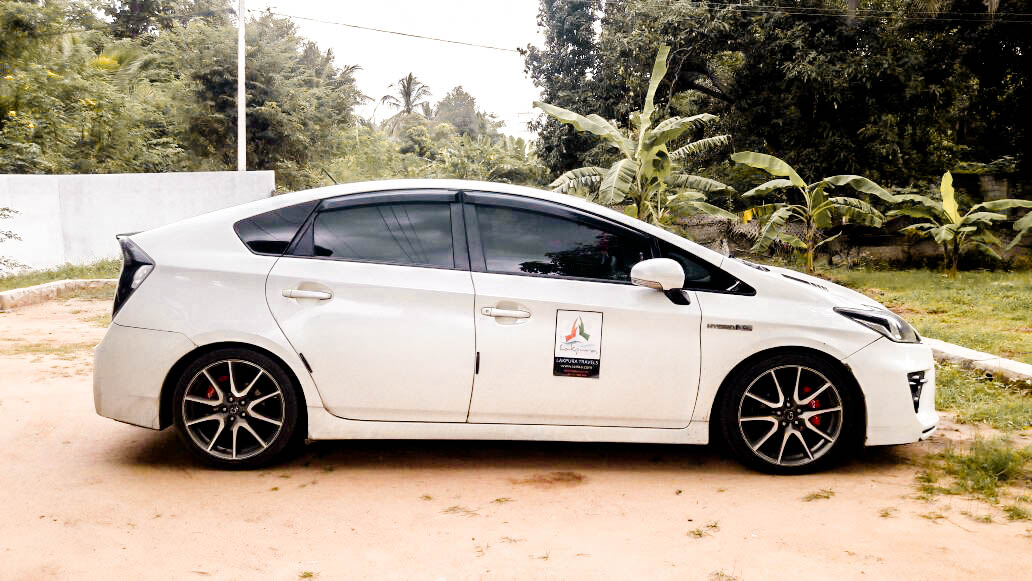 Colombo Airport (CMB) to Hemmathagama City Private Transfer