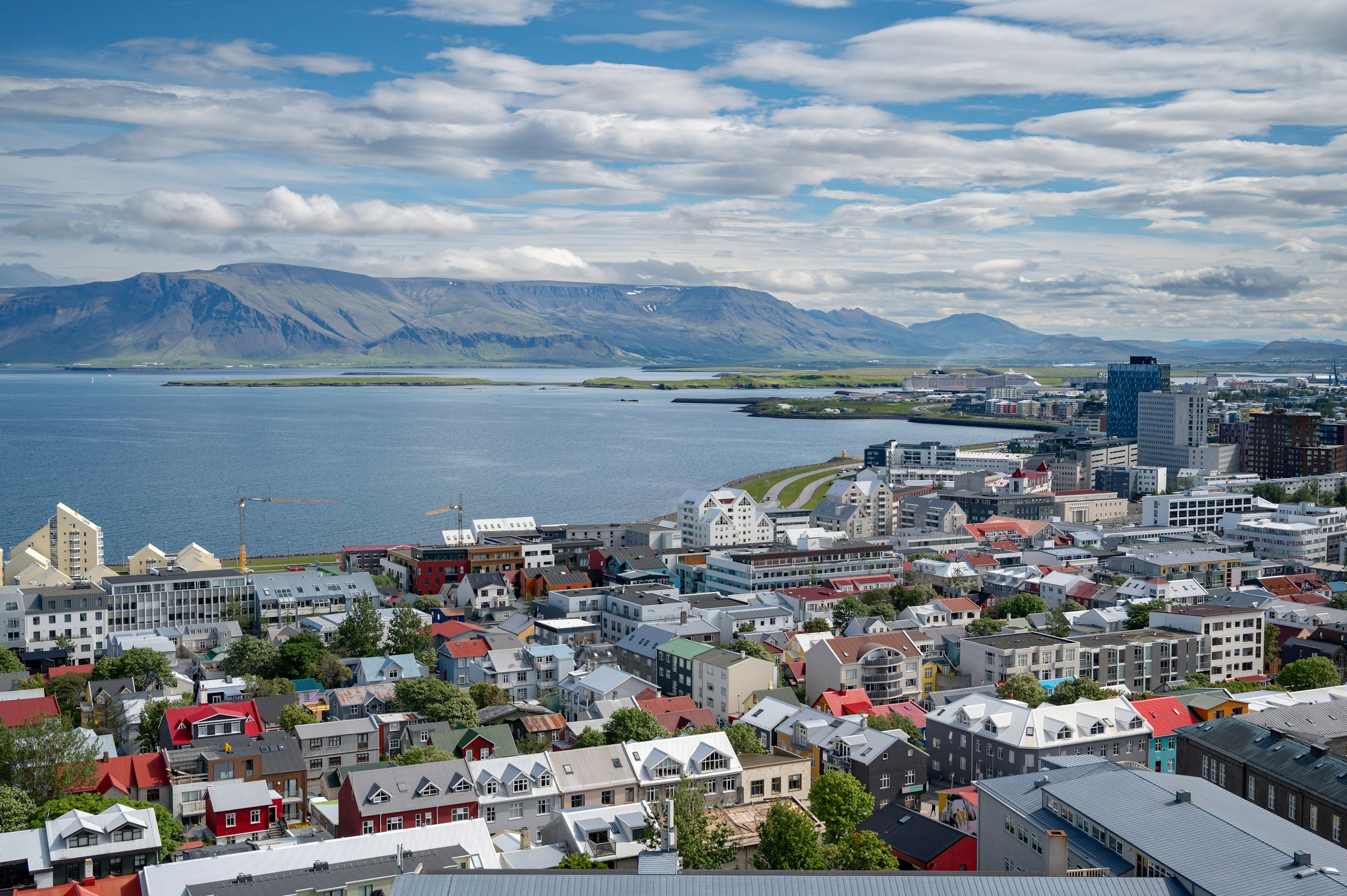 Keflavik Area Hotels and Reykjavik Cruise Port: Private Transfer - photo 2