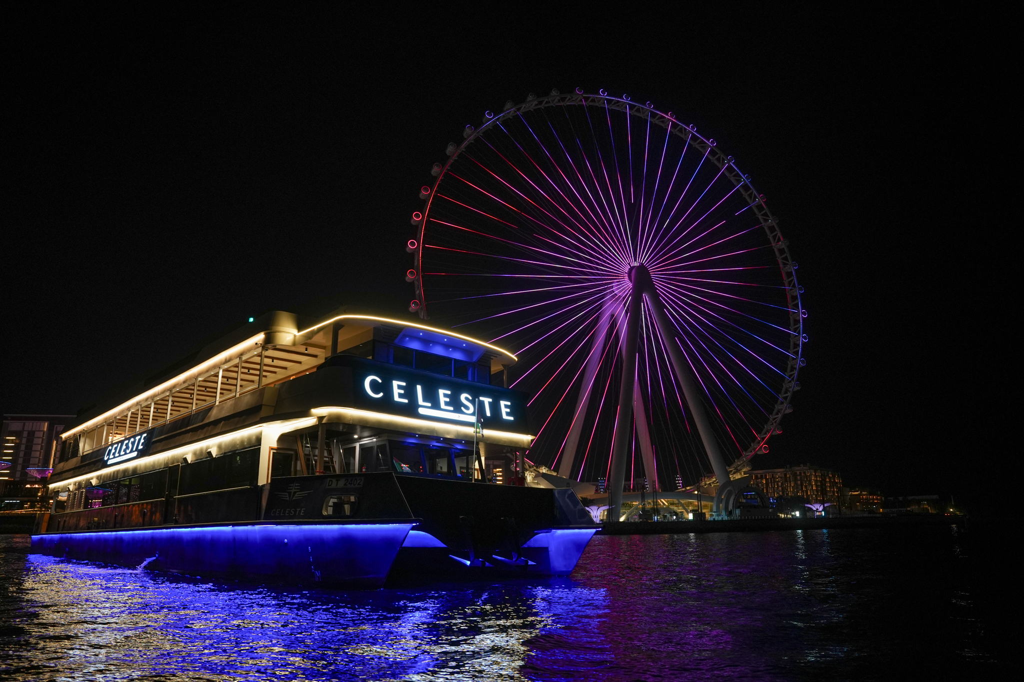 Puerto deportivo de Dubái: crucero con cena de lujo, buffet de 5 estrellas y espectáculos en vivo - Cubierta principal