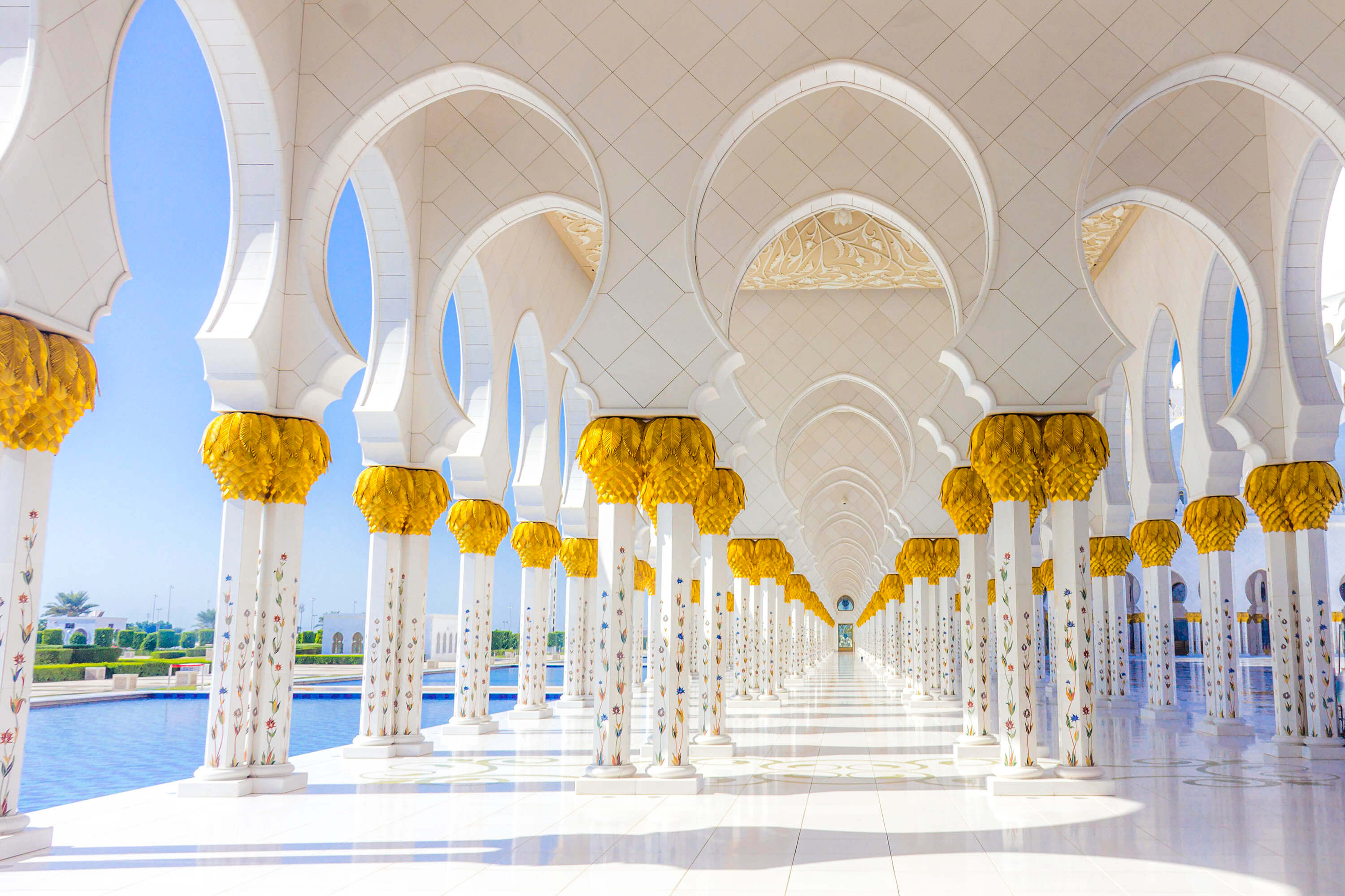 Abu Dhabi, Sheikh Zayed Grand Mosque: Self-Guided Tour – Image 4 | WeShare