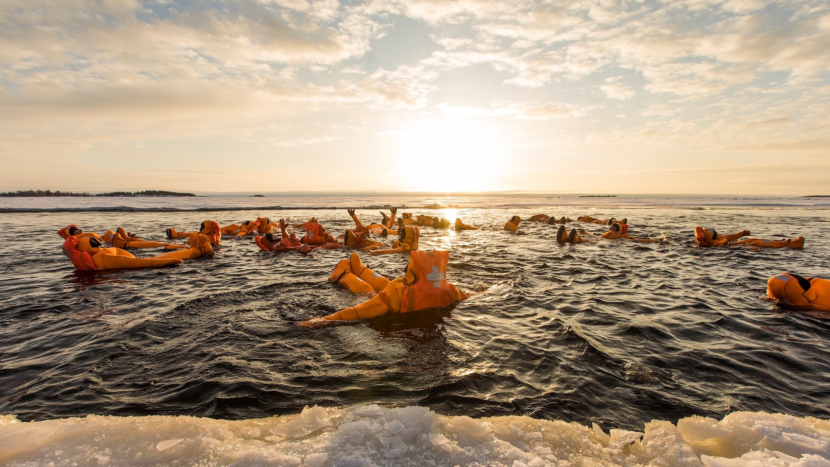 Crucero rompehielos con hielo flotante - Rovaniemi