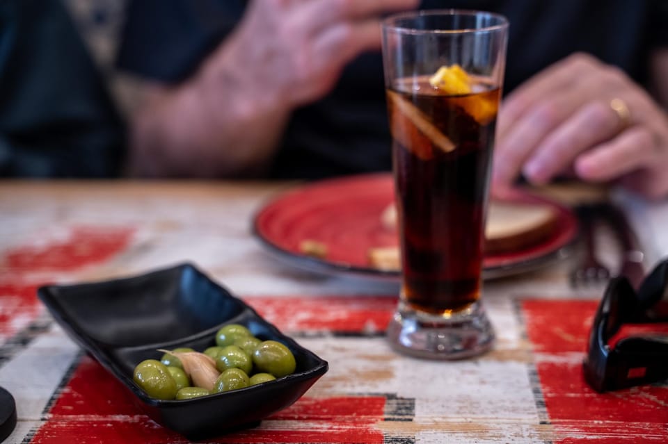 Sevilya Macerası: Tarihi Yürüyüş Turu ve Geleneksel Tapas