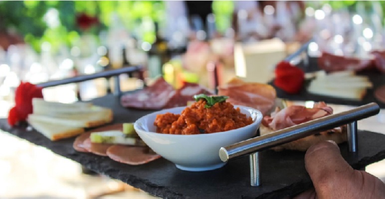 Tuscan Appetizer & Wine Tasting in San Gimignano countryside - Photo 2