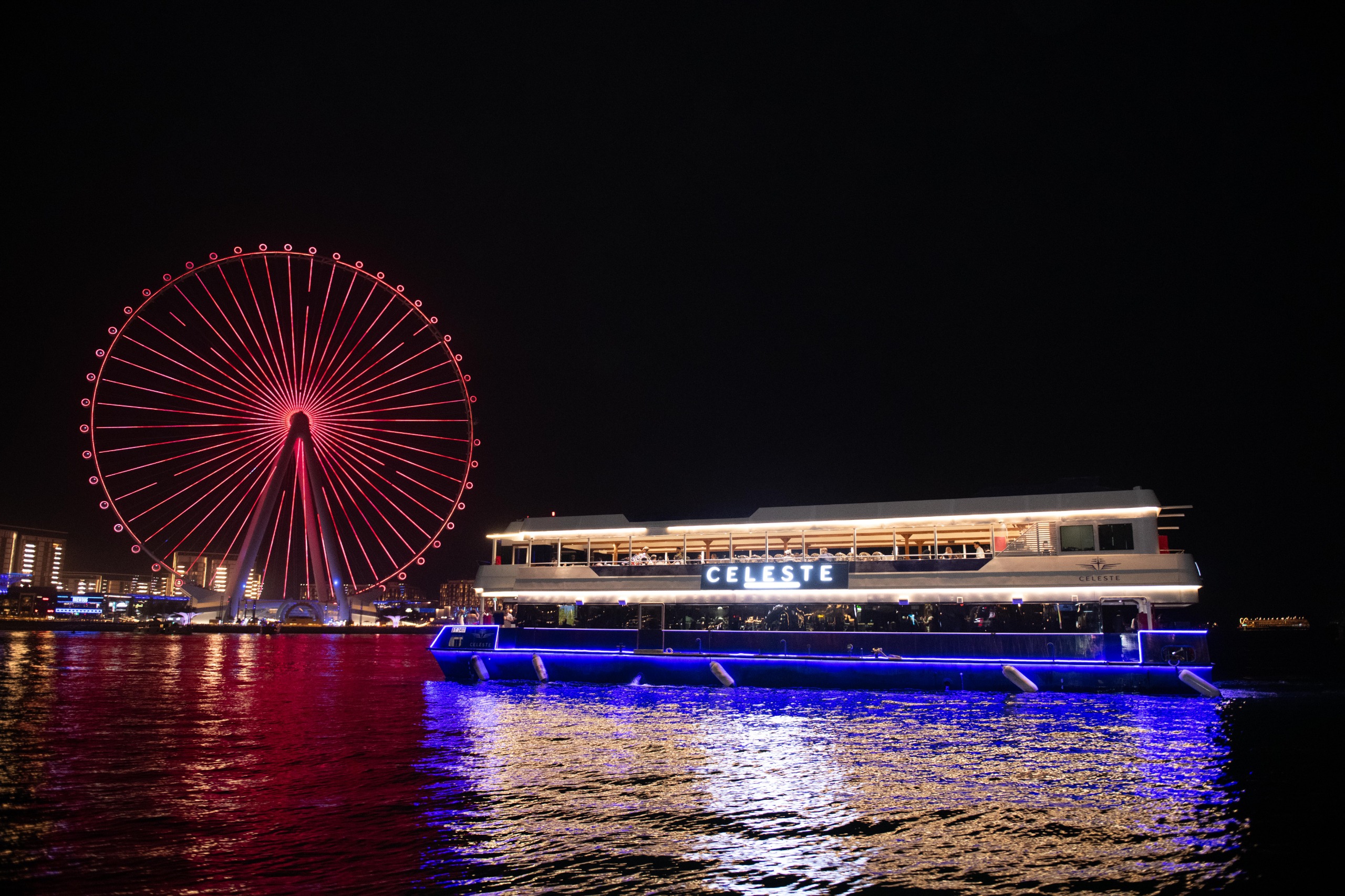 Puerto deportivo de Dubái: crucero con cena de lujo, espectáculos en vivo con buffet de 5 estrellas - Cubierta superior