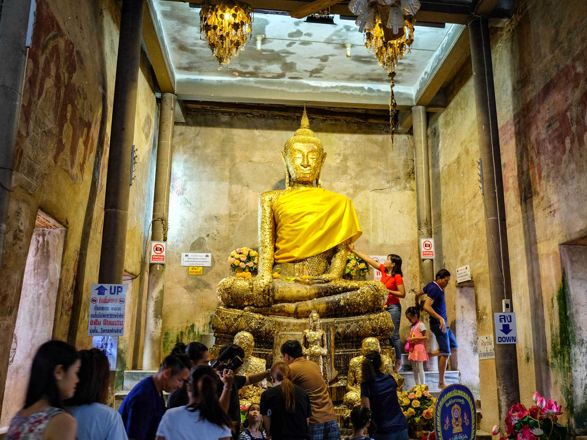 Amphawa Floating Market and Maeklong Railway Market Tour with Semiprivate or Private Option and Pickup - Accommodations in Bangkok