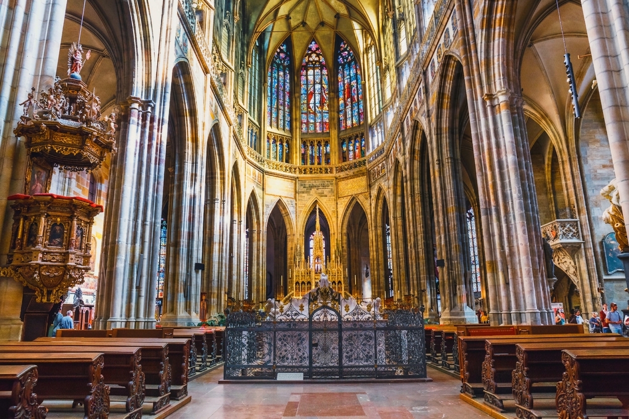 Prague Castle Interiors: Tour with Spanish Guide and Entry Ticket
