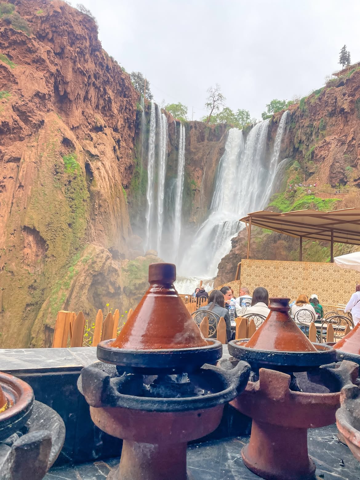 Experiencia privada en las cataratas de Ouzoud, paseo en barco y almuerzo bereber