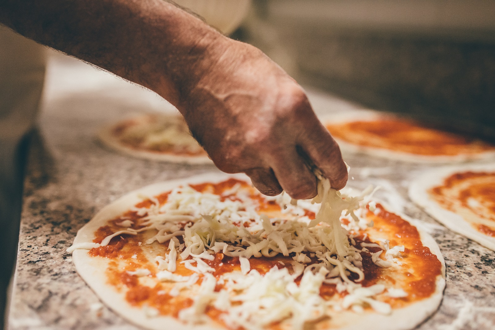 The Italian Way: Pizza and Gelato Workshop in Florence with a Local Chef – Image 4 | WeShare