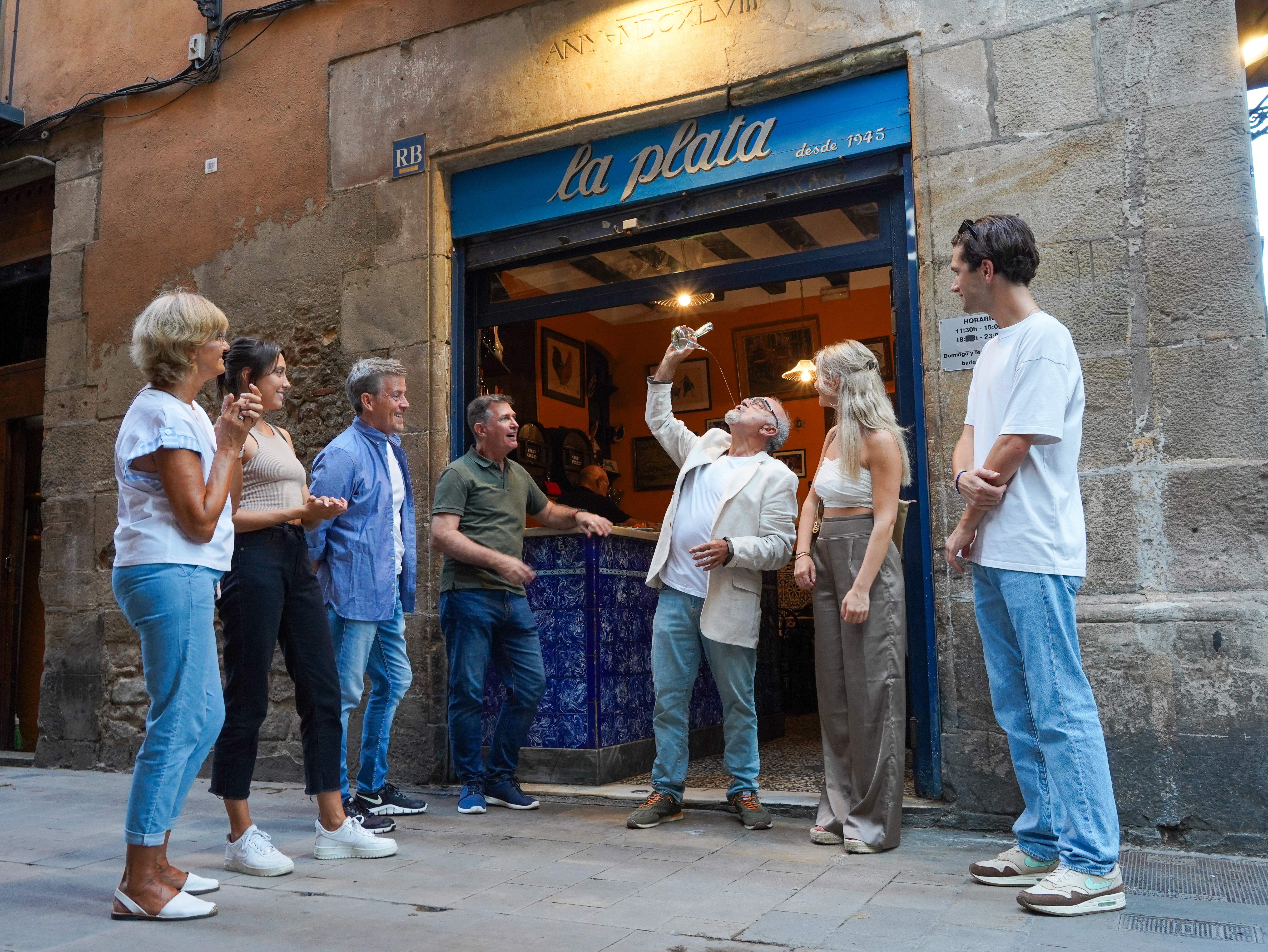 Evening Tapas & Wine Tour – Image 1 | WeShare