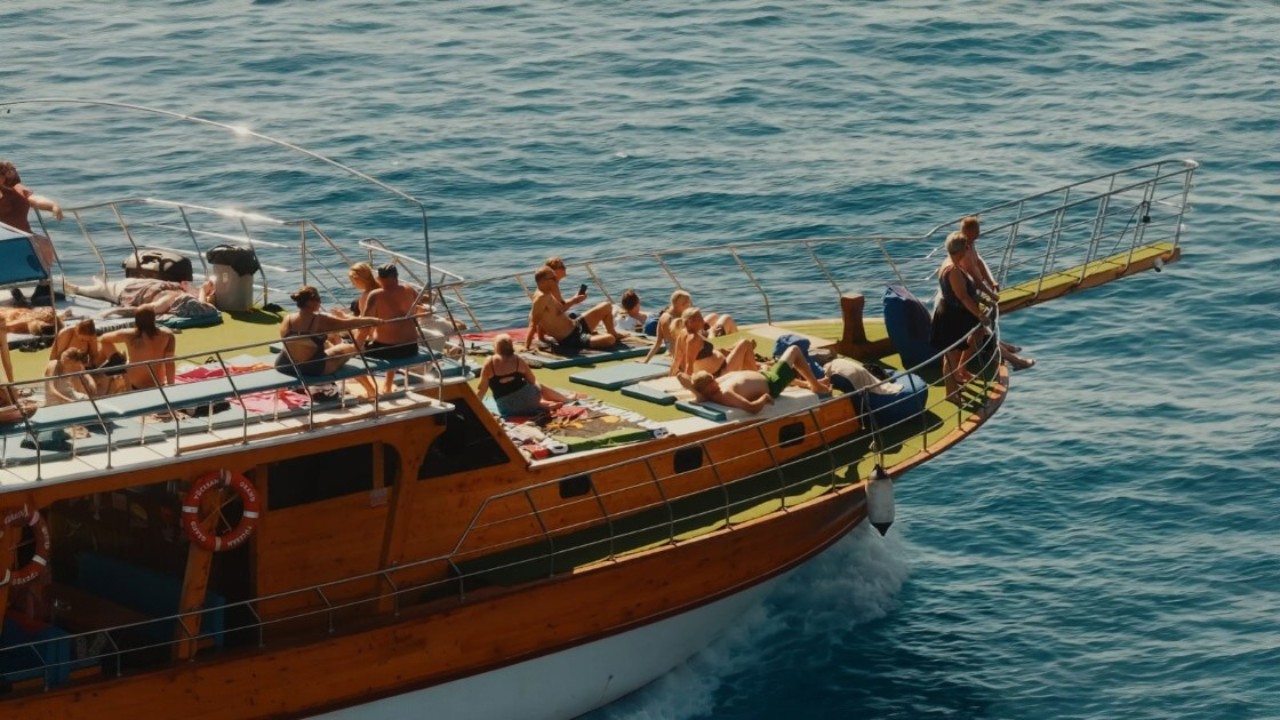 Alanya: relajante paseo en barco con almuerzo BBQ y refrescos ilimitados