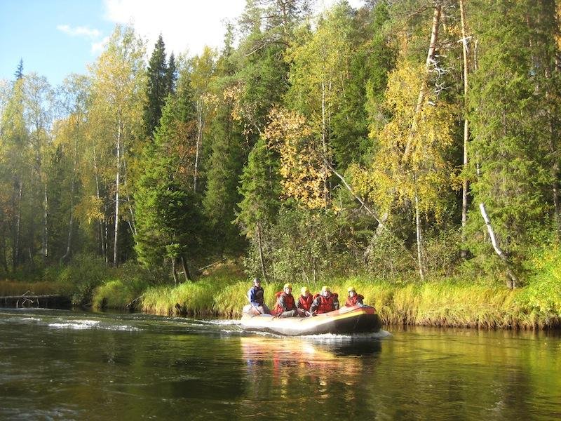 Ulusal park boyunca nehirde rafting yapmak