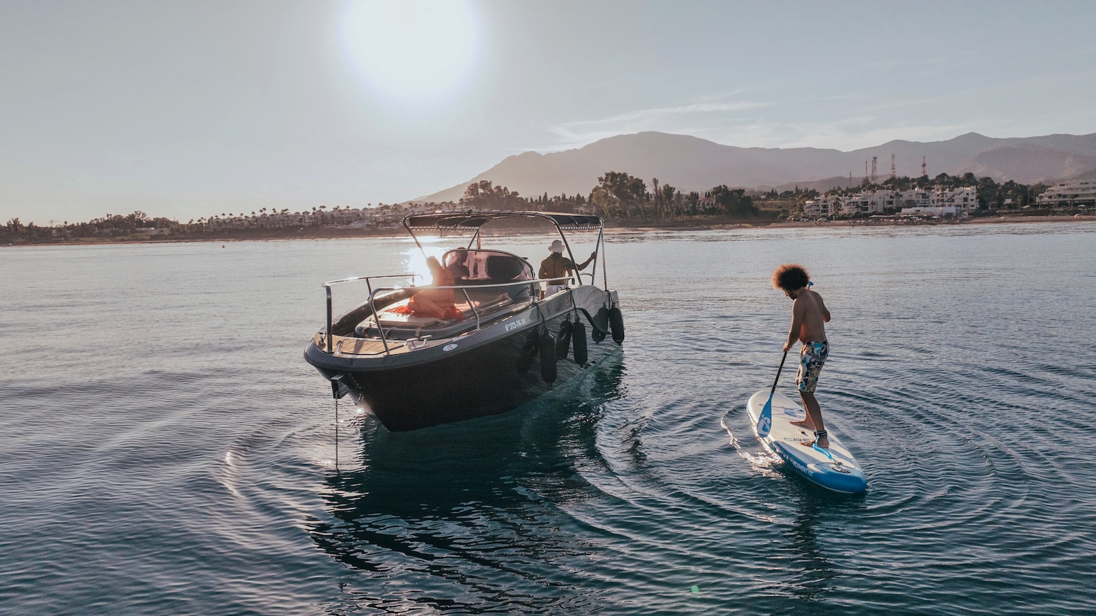 Paseo privado en barco por Estepona: La experiencia completa de 3 horas