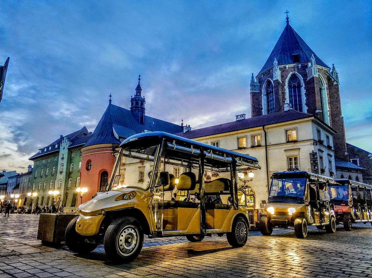 Krakow: Old Town and Jewish Quarter by Golf Cart + Schindlers Factory Museum Guided Tour