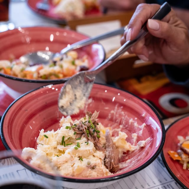 Sevilya Macerası: Tarihi Yürüyüş Turu ve Geleneksel Tapas