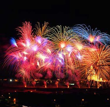 Fuegos artificiales del pueblo | Experimente la fiesta del pueblo maltés