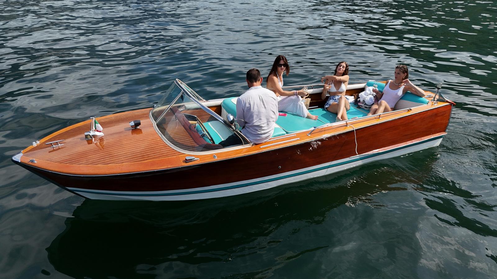 Lake Como: Private Wooden Boat Tour, 2 hours — A taste of the view