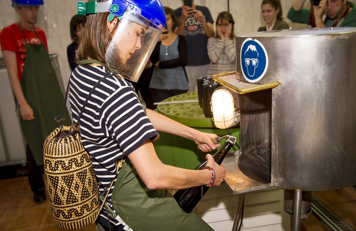 Barcelona: Your Cava, Your Story – Wine workshop experience at Artcava - Photo 2