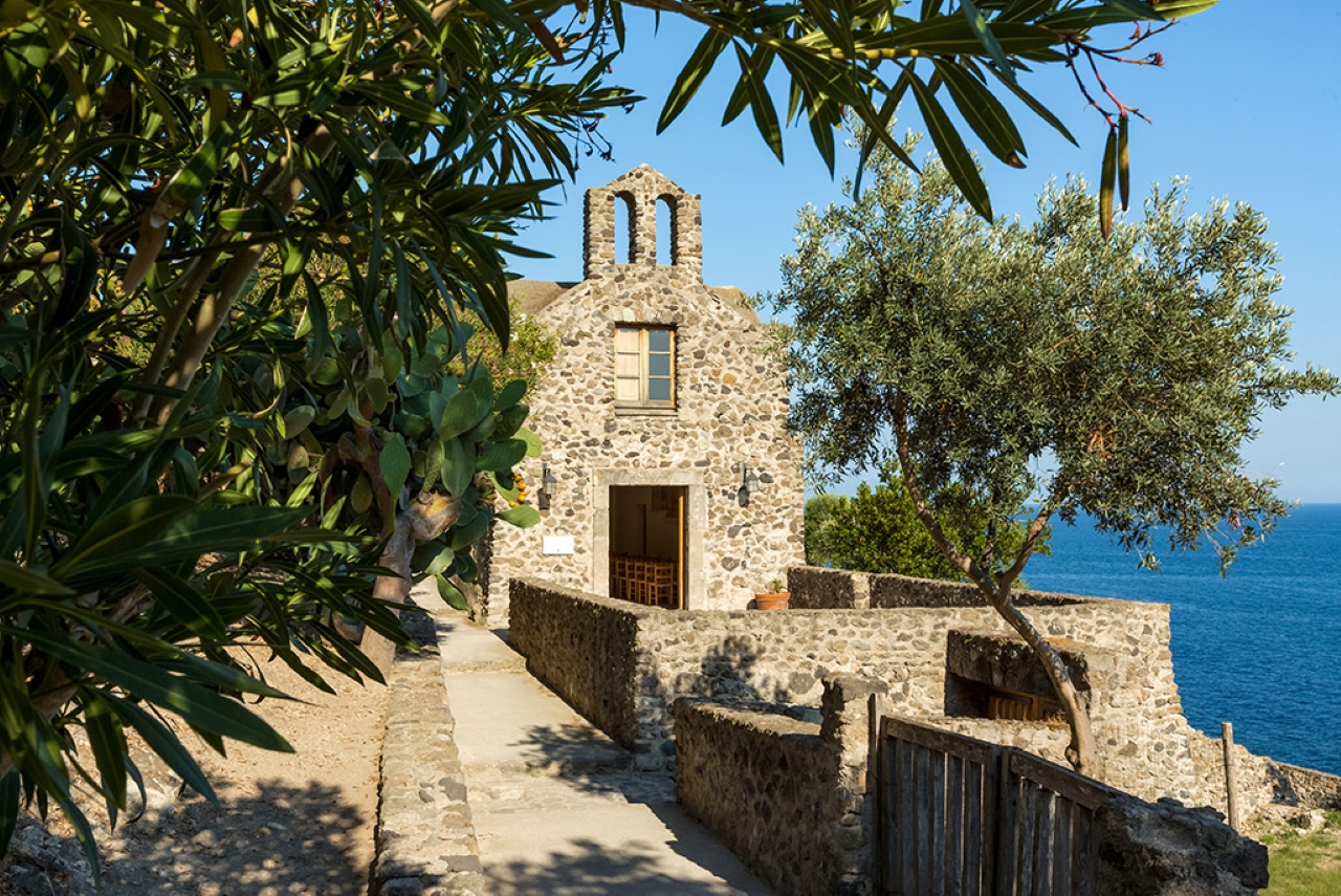 From Naples: Aragonese castle with Hydrofoil transfer - Photo 4