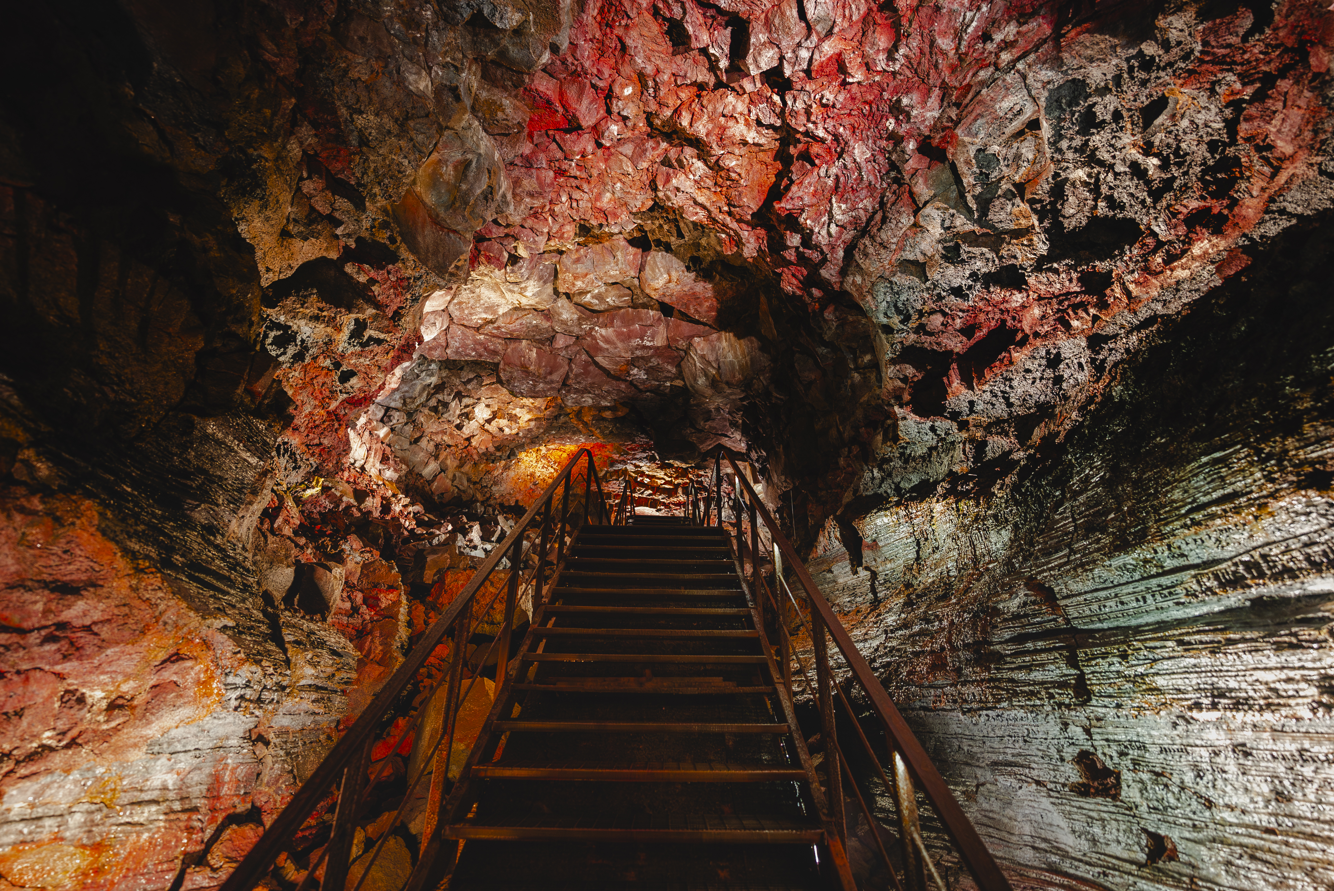 Volcanic Caves and Craters: The Lava Tunnel, Grindavík & Reykjanes Lava Fields Combo Tour - photo 8