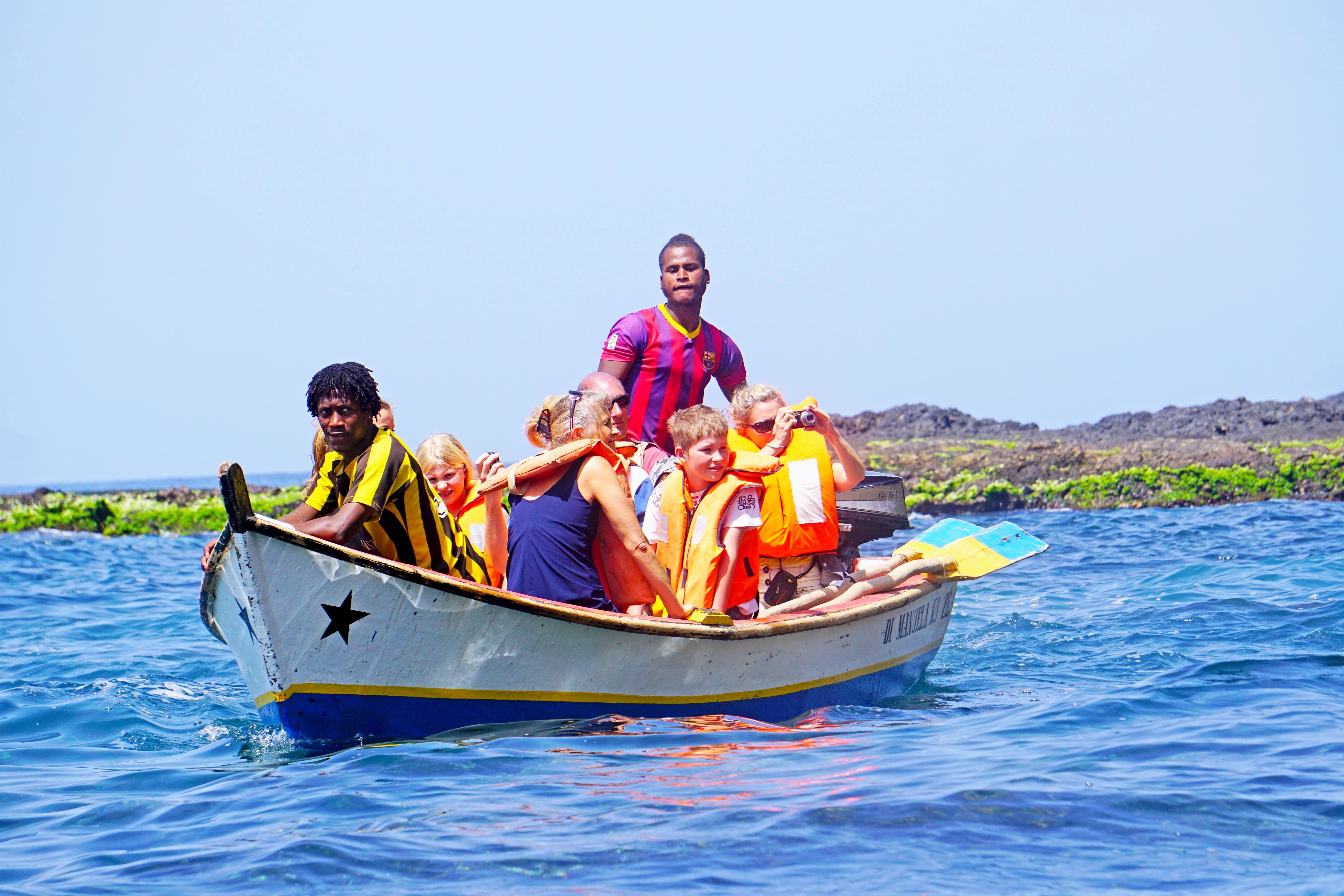Ribeira da Barca: paseo en barco a la cueva, esnórquel y barbacoa en la playa