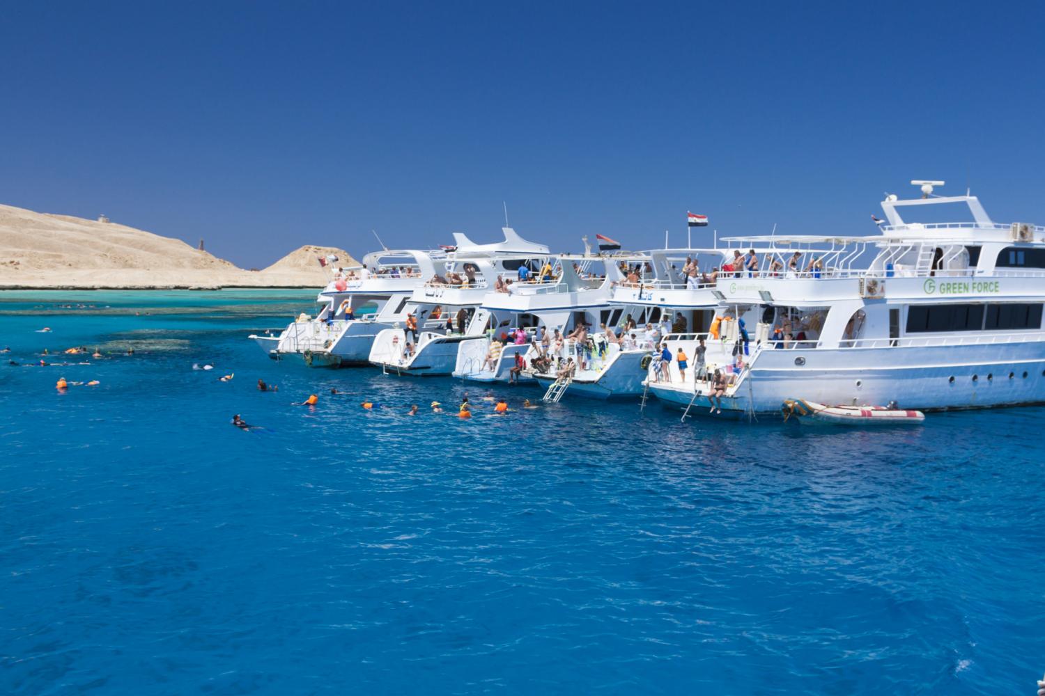 Viaje de snorkel o buceo en Ras Mohamed y White Island en barco