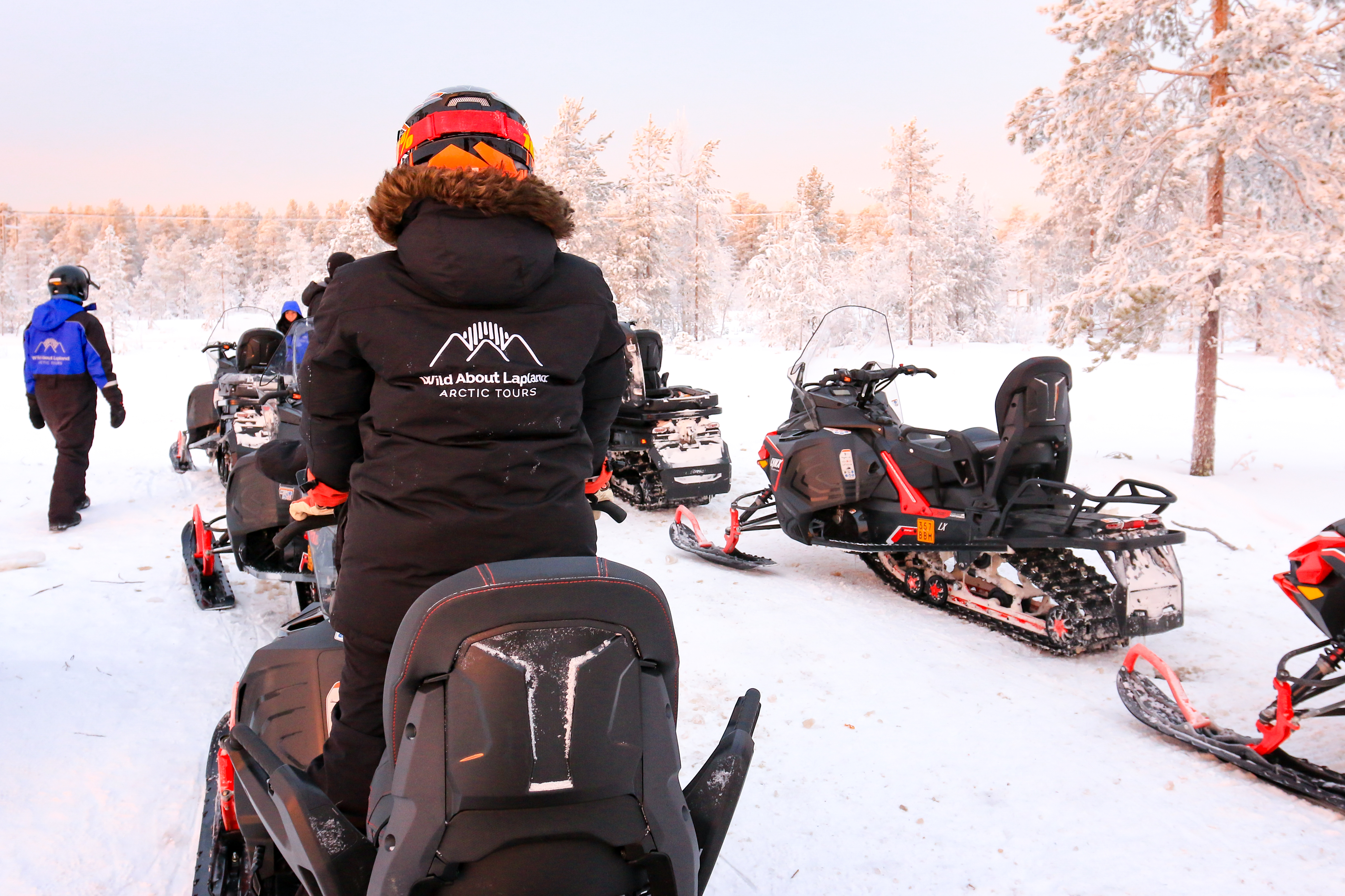 1-Hour Snowmobile Safari Adventure – Image 2 | WeShare