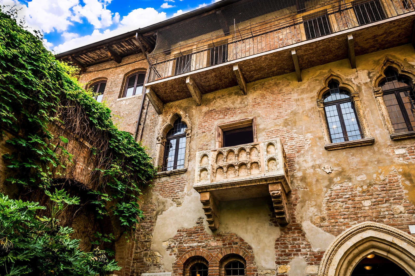 Verona Private Walking Tour with Arena Access & Juliet’s Balcony - Photo 3