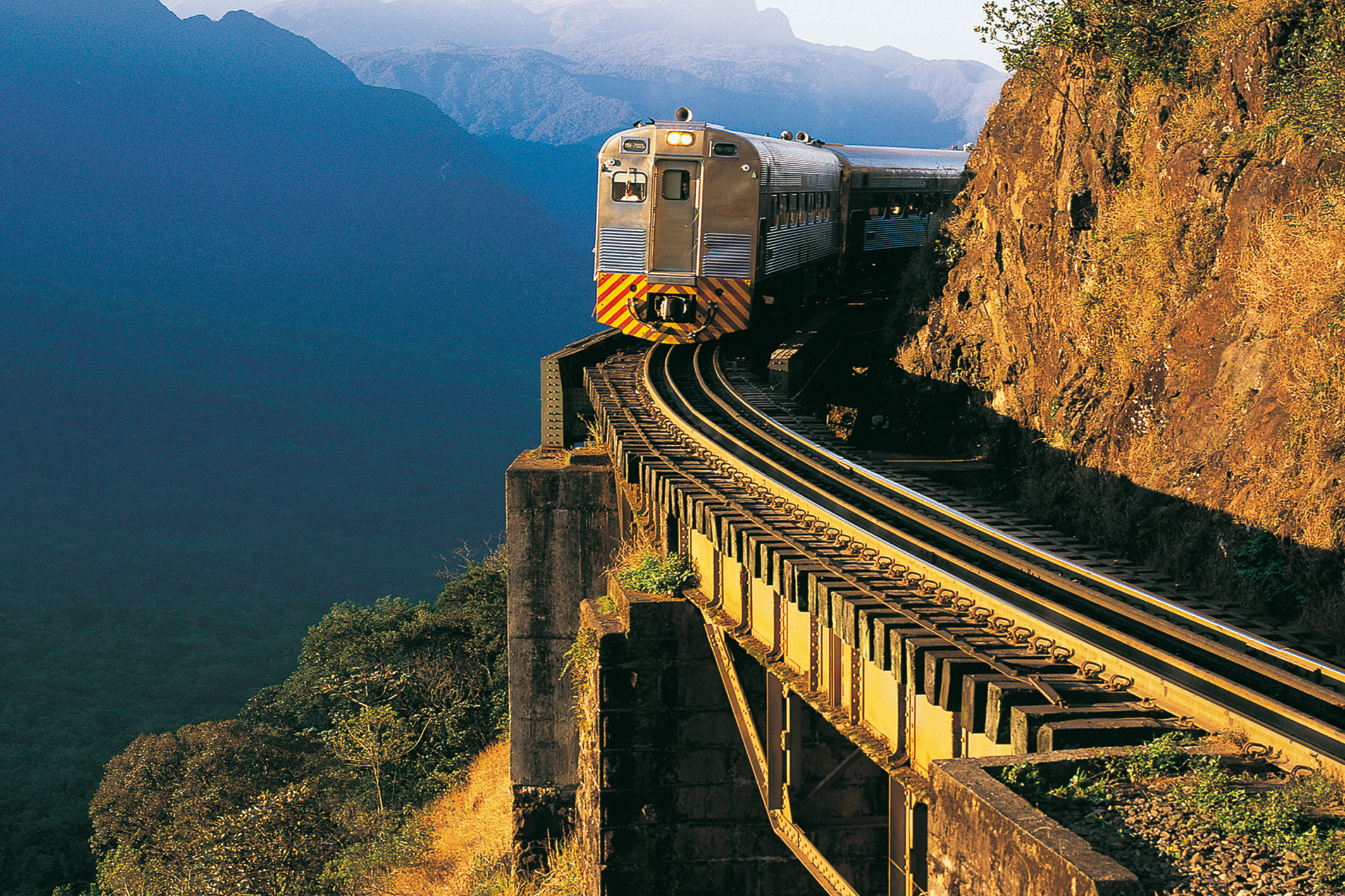 Tour en tren de Curitiba a Morretes
