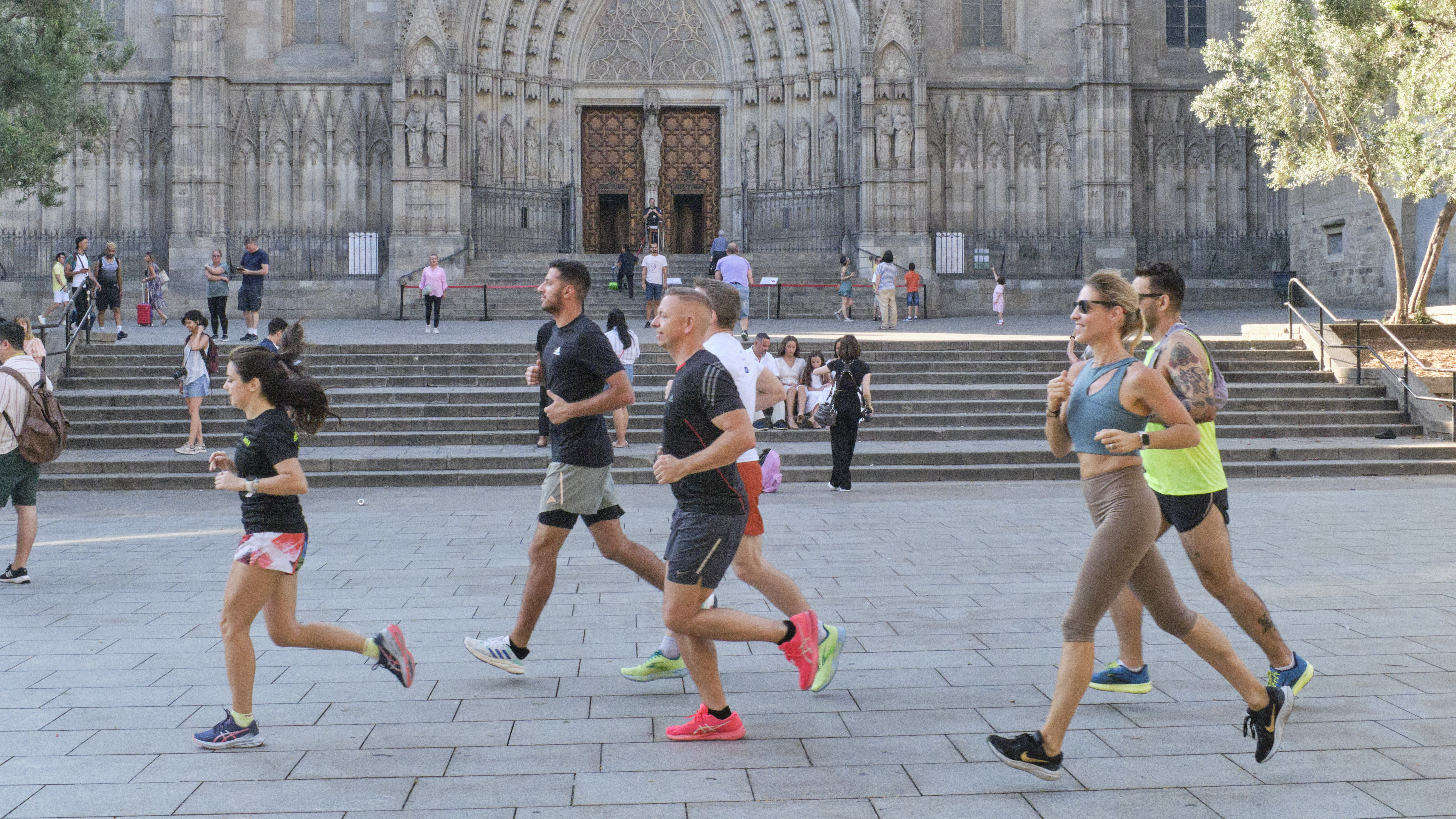 Running tour  - Highlights of Barcelona - La Sagrada Familia, Gothic Quarter, Casa Mila and more - Photo 2